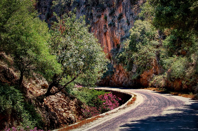 road-g2491c2887_640